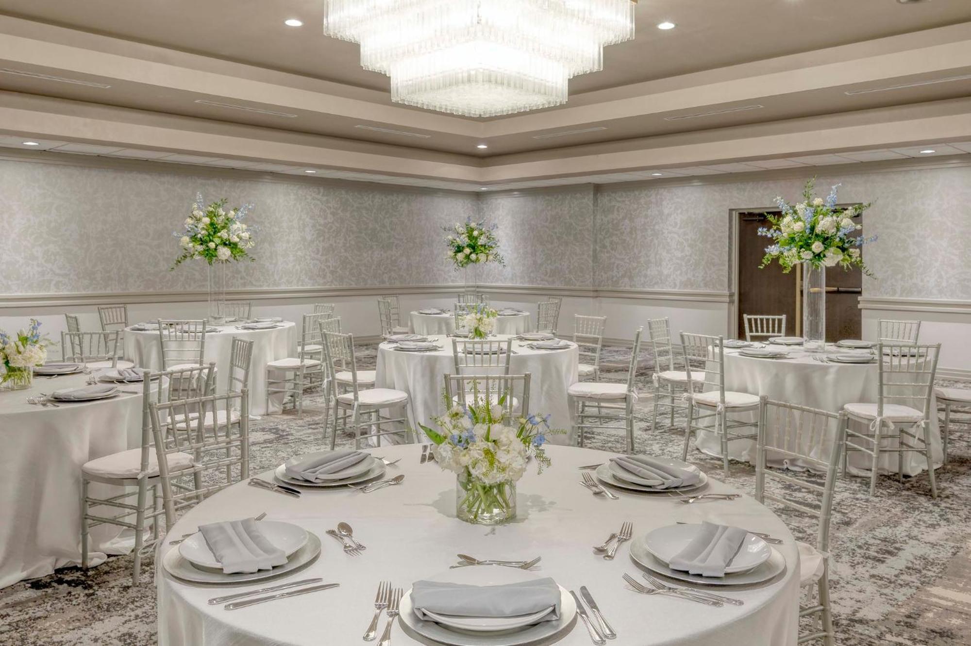 Hotel Crowne Plaza Indianapolis-Airport By Ihg Exterior foto