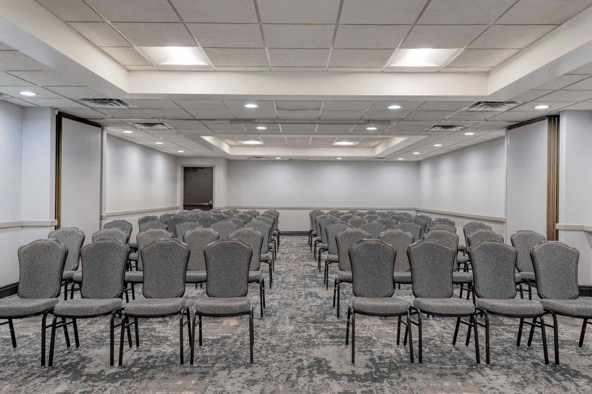 Hotel Crowne Plaza Indianapolis-Airport By Ihg Exterior foto