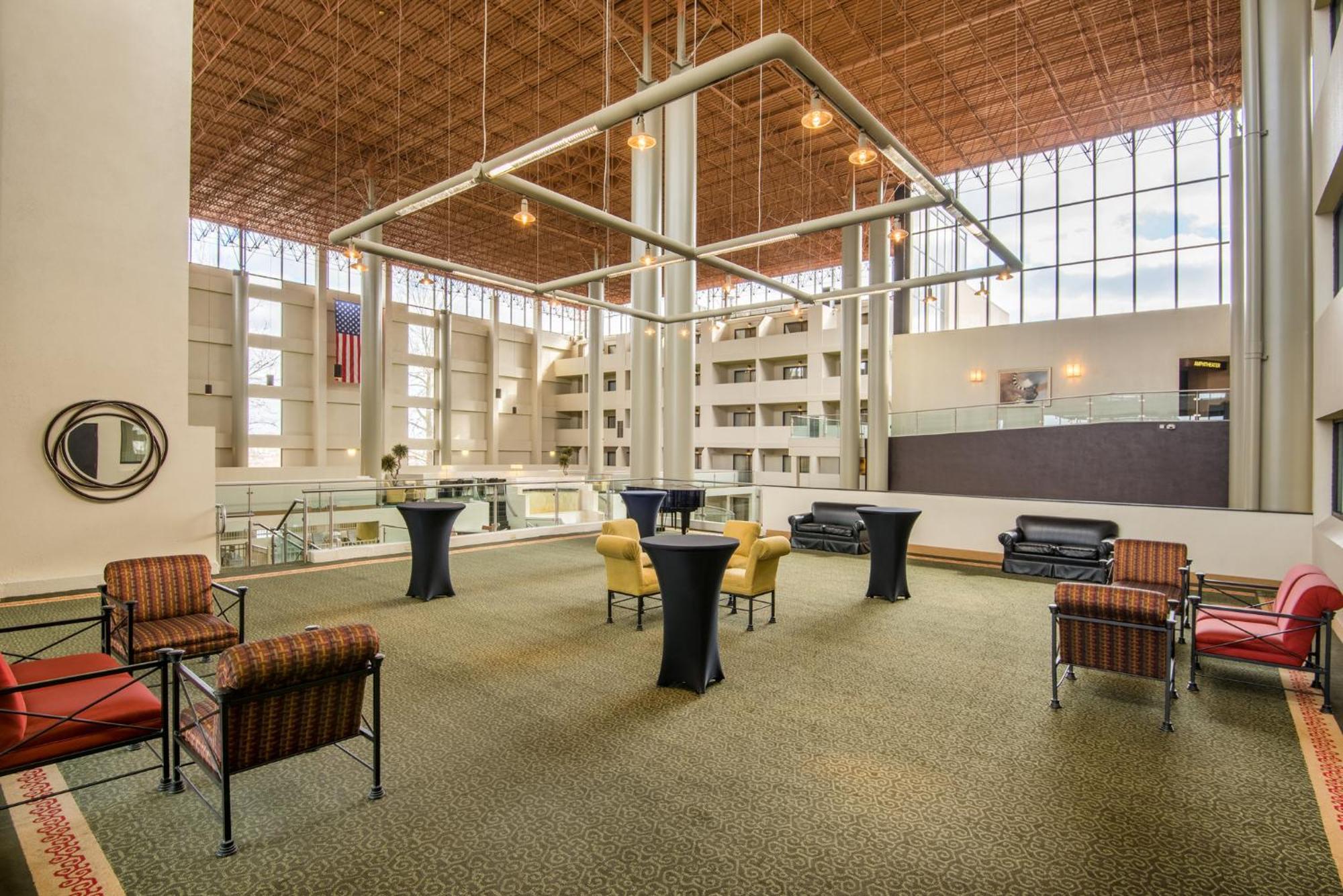 Hotel Crowne Plaza Indianapolis-Airport By Ihg Exterior foto