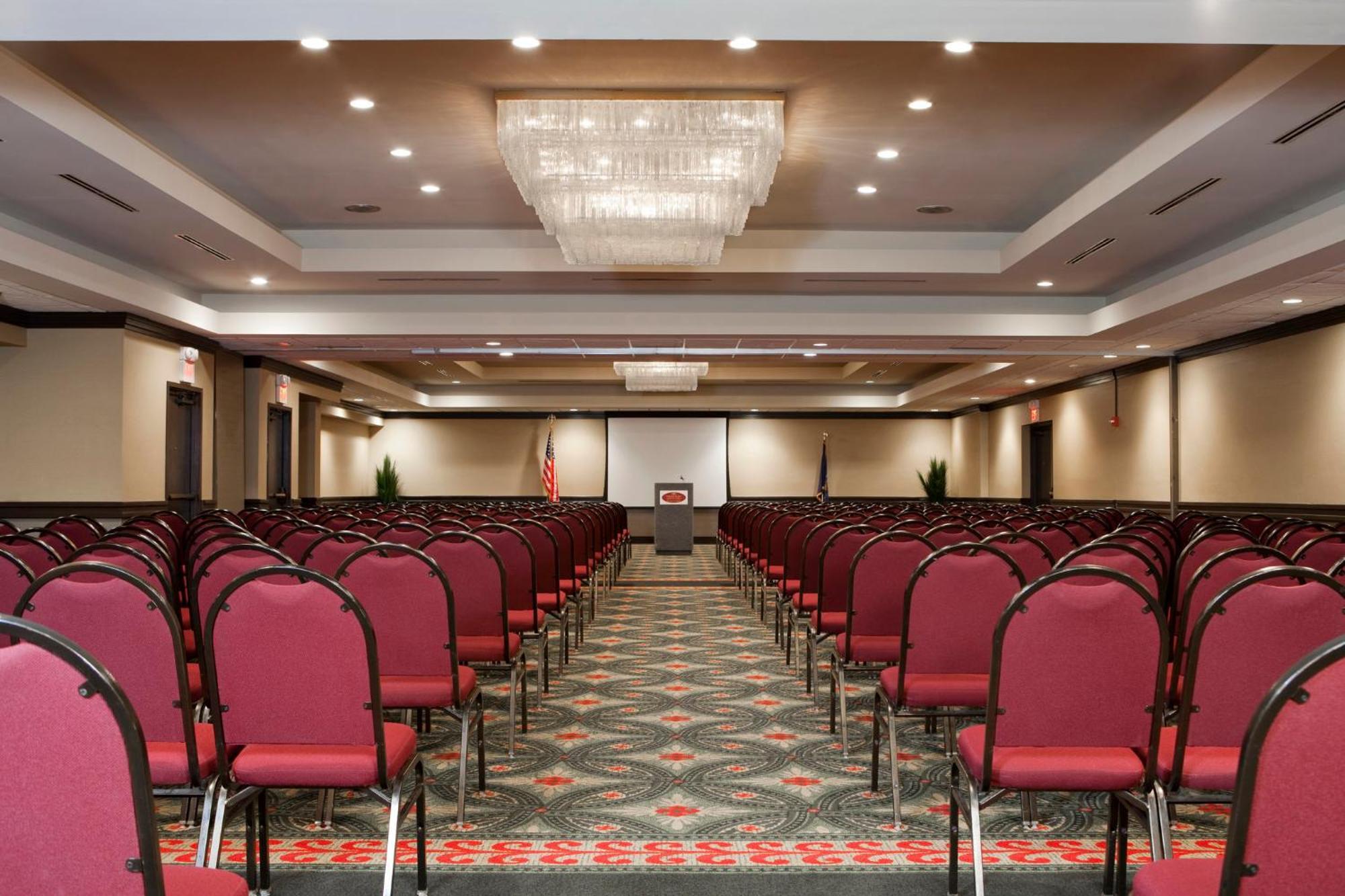 Hotel Crowne Plaza Indianapolis-Airport By Ihg Exterior foto