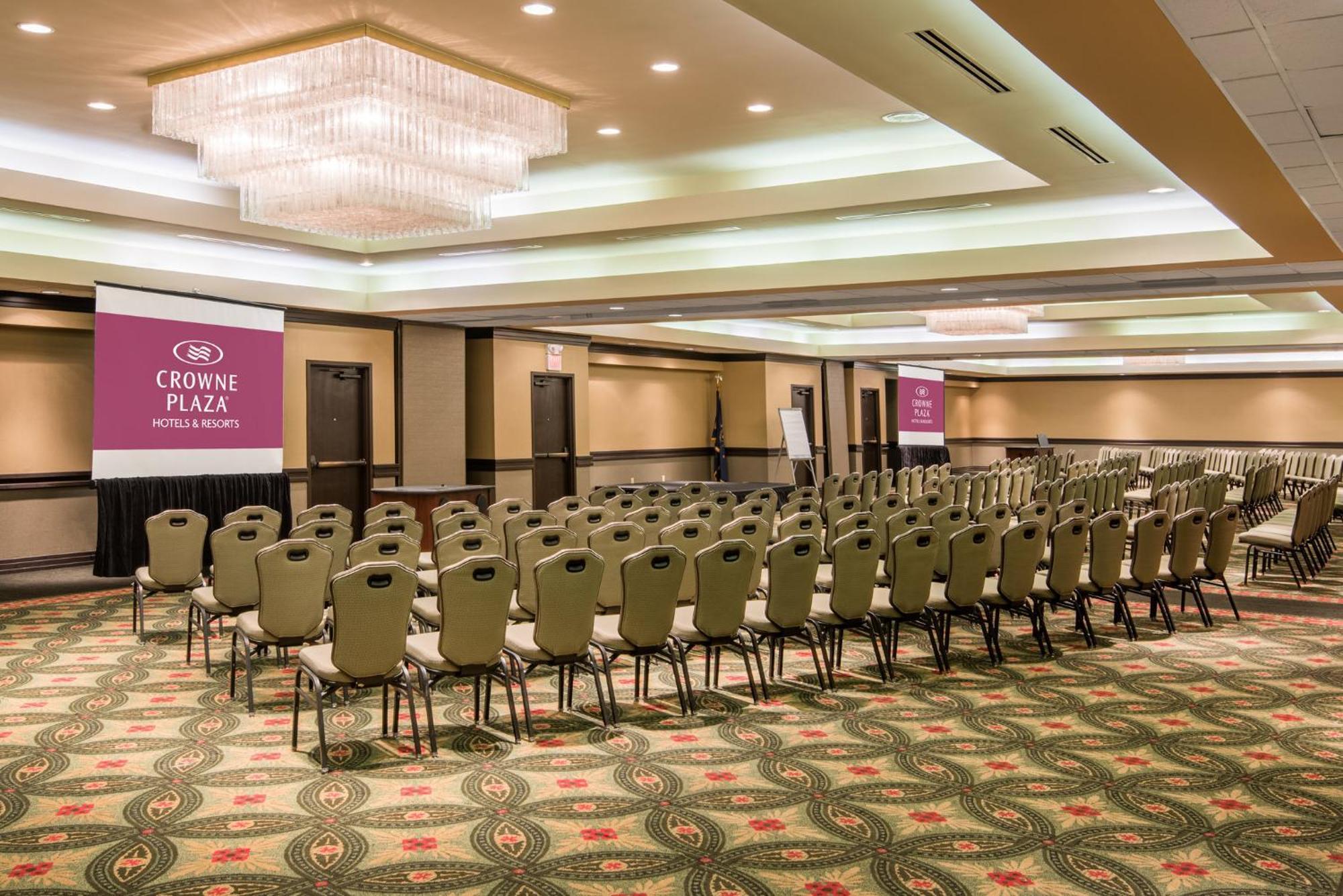 Hotel Crowne Plaza Indianapolis-Airport By Ihg Exterior foto