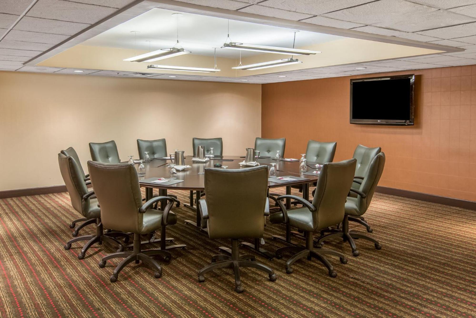 Hotel Crowne Plaza Indianapolis-Airport By Ihg Exterior foto
